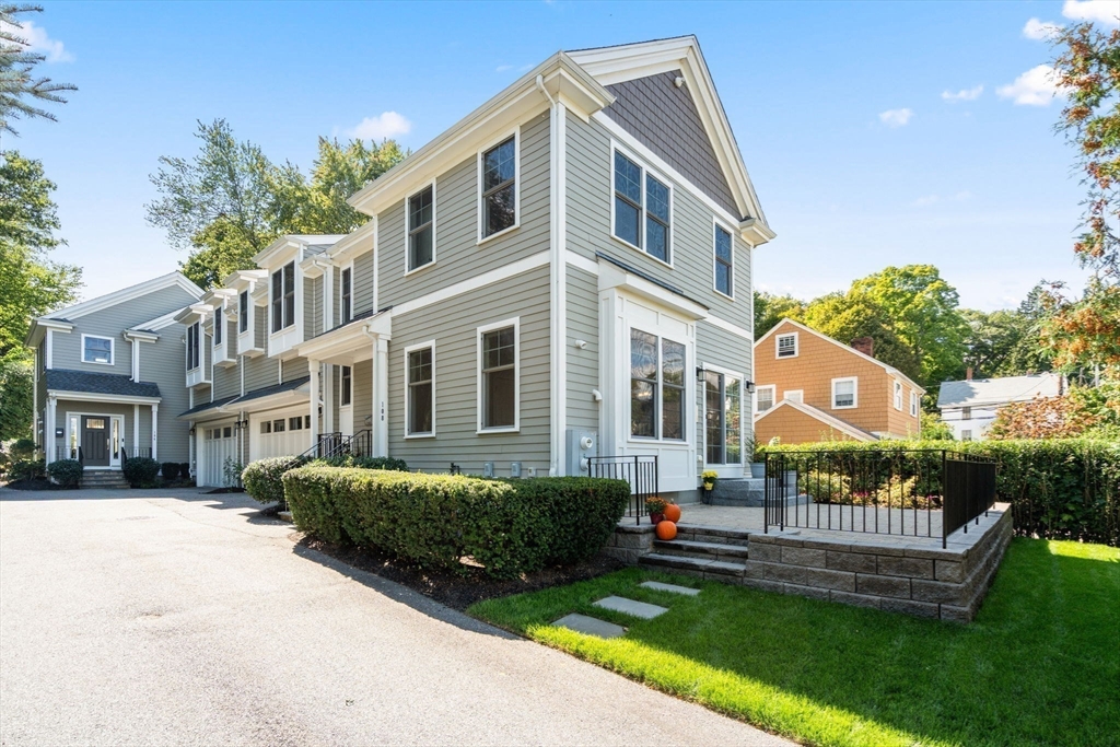 104-108 Hull St #108 in Newtonville