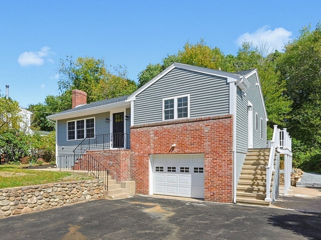 7 Dana Park in Hopedale