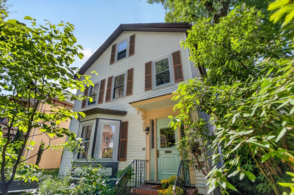 38 Holbrook St in Jamaica Plain