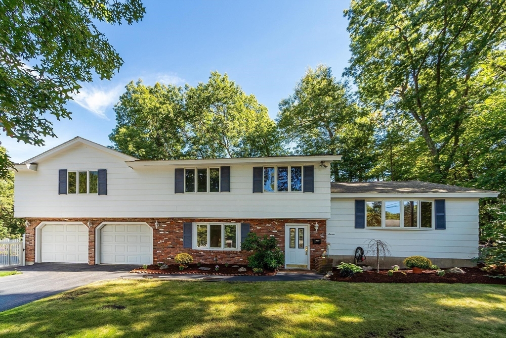 7 Gaywood Cir in Peabody