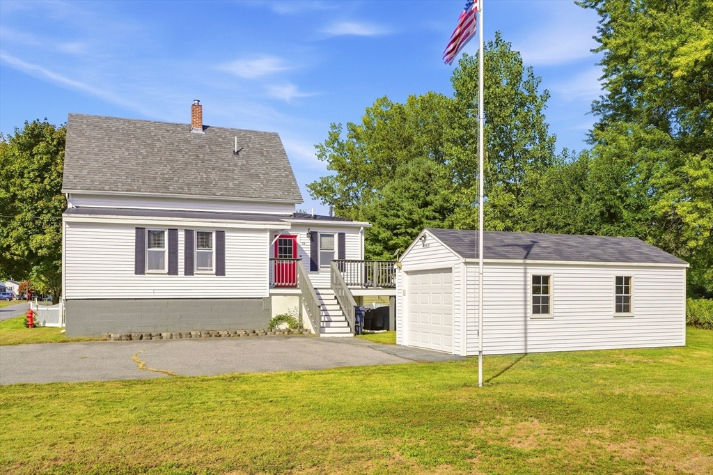 11 Russell St in Methuen
