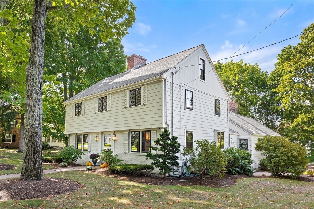 1 Overlook Way in Winchester
