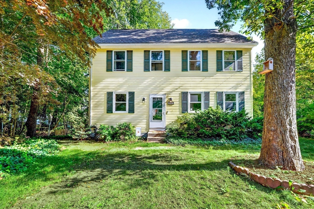 203 Lakeview Ave in Tyngsboro