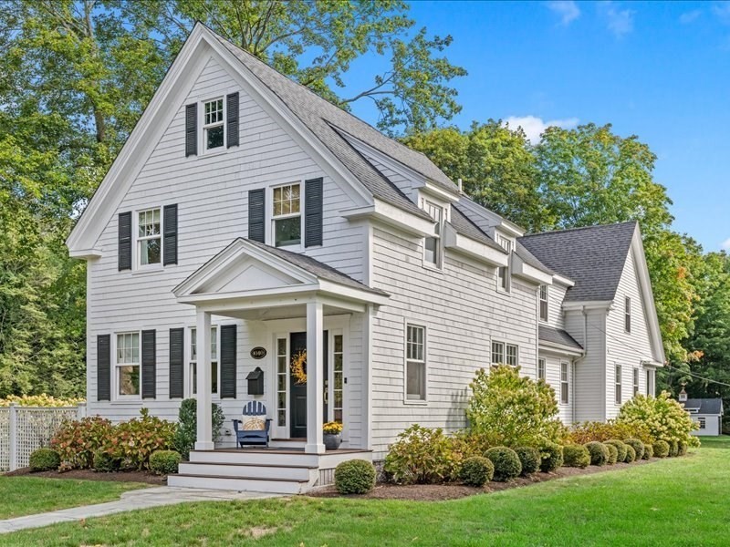 1040 Main St in Hingham