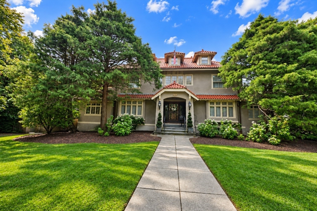 131 Fair Oaks Park in Needham