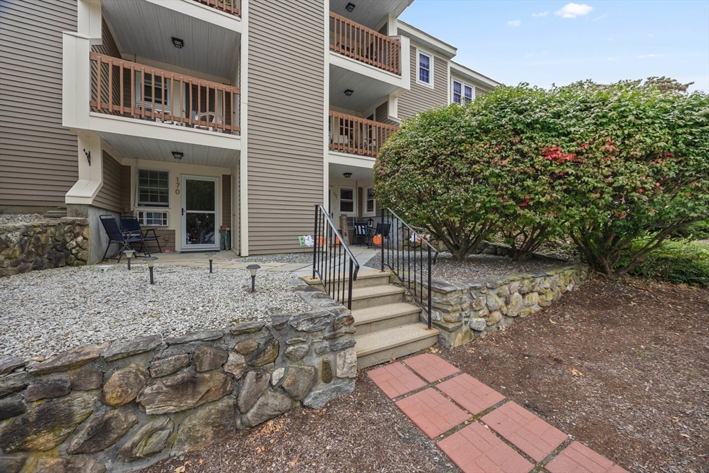 171 Heritage Dr #171 in Whitinsville