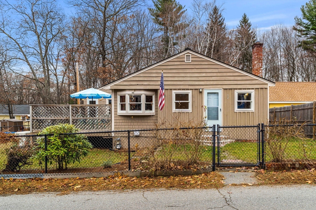 57 Richardson Ave in Dracut