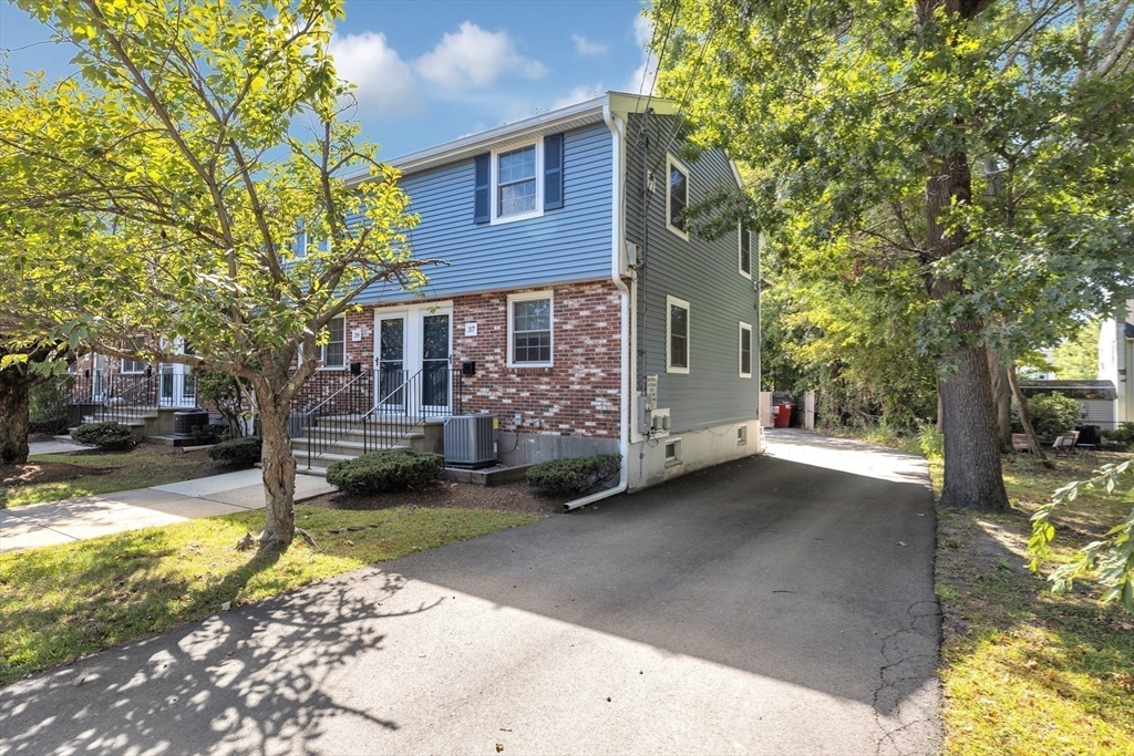 37 Leominster Rd #37 in Dedham