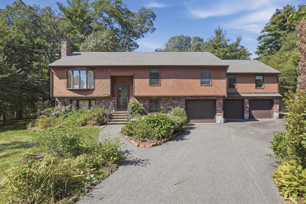 2 Clifford Road in Burlington