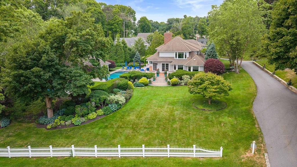 1 Anchorage Ln in Marblehead