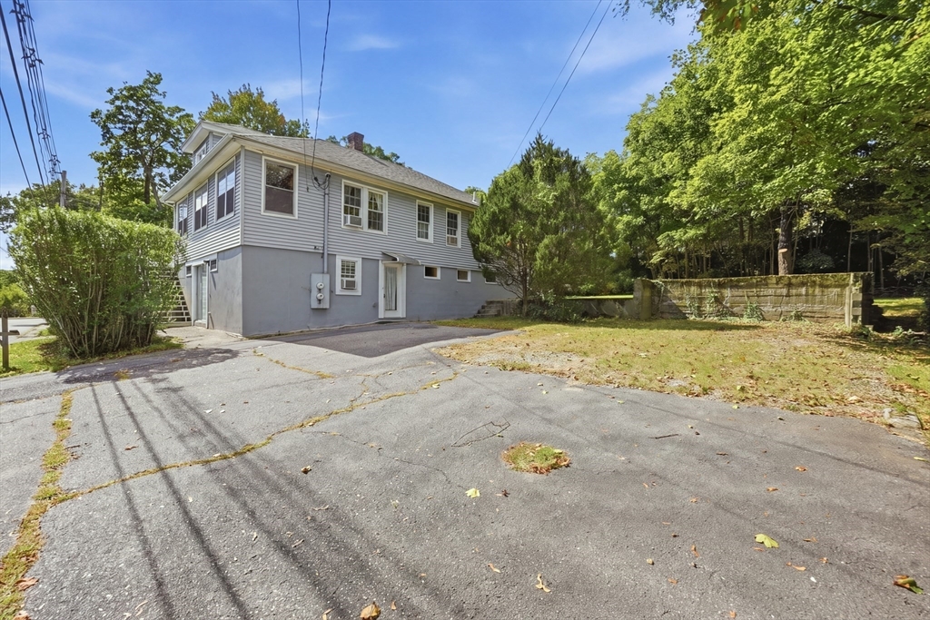 66 Plainfield Ave in Shrewsbury