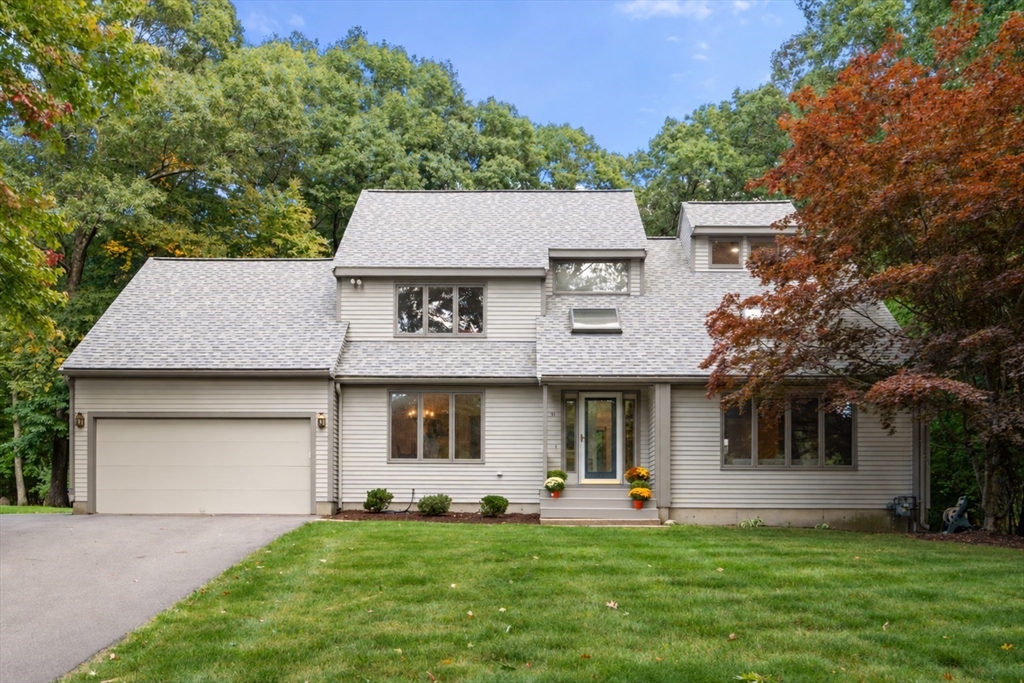 31 Raymond Way in Ashland