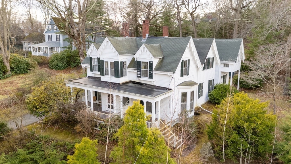 140 Pleasant St in Newton Center