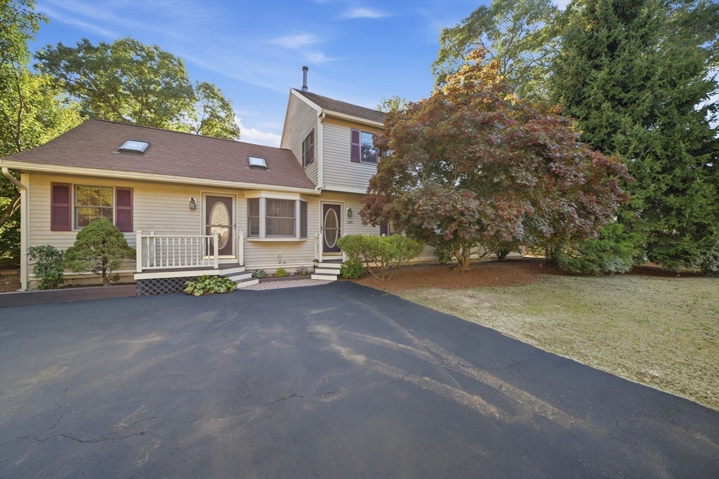 1289 Whipple Rd in Tewksbury