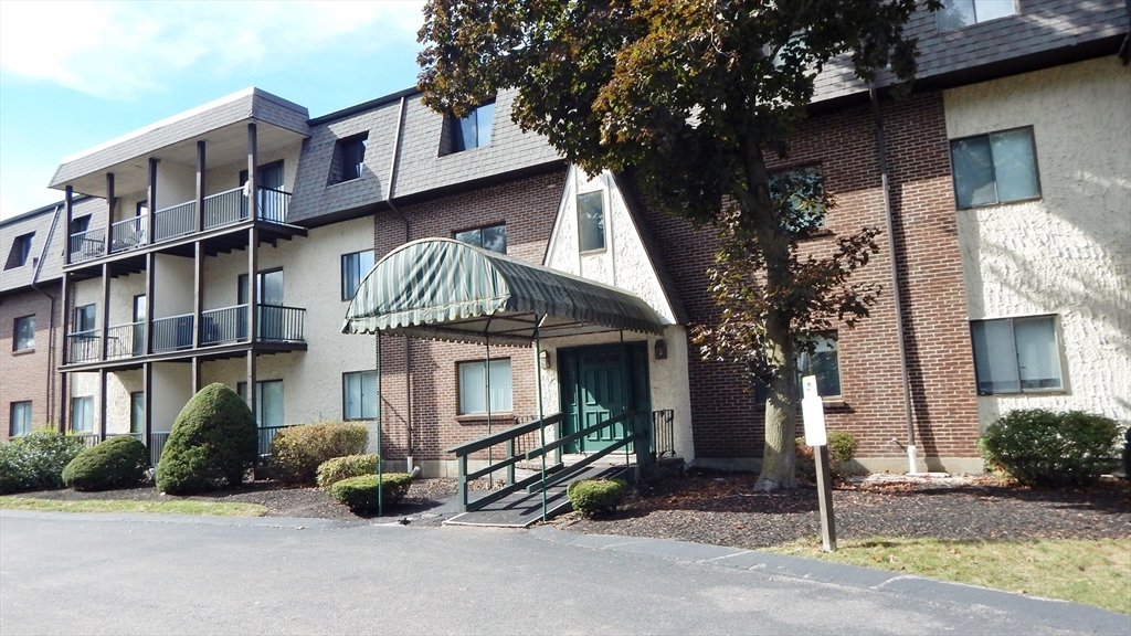 232 Canton St #107 in Randolph
