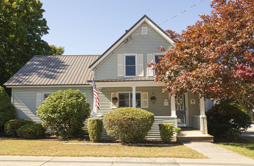 24 Lake St in Hudson