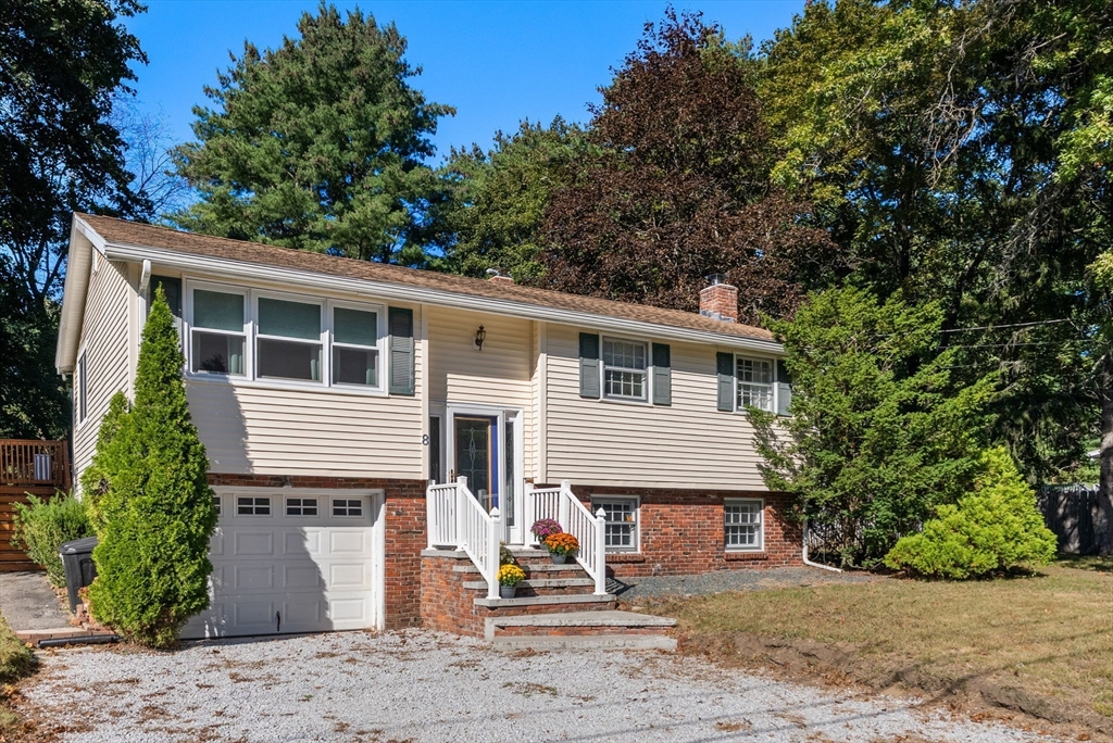 8 Yale St in Groveland