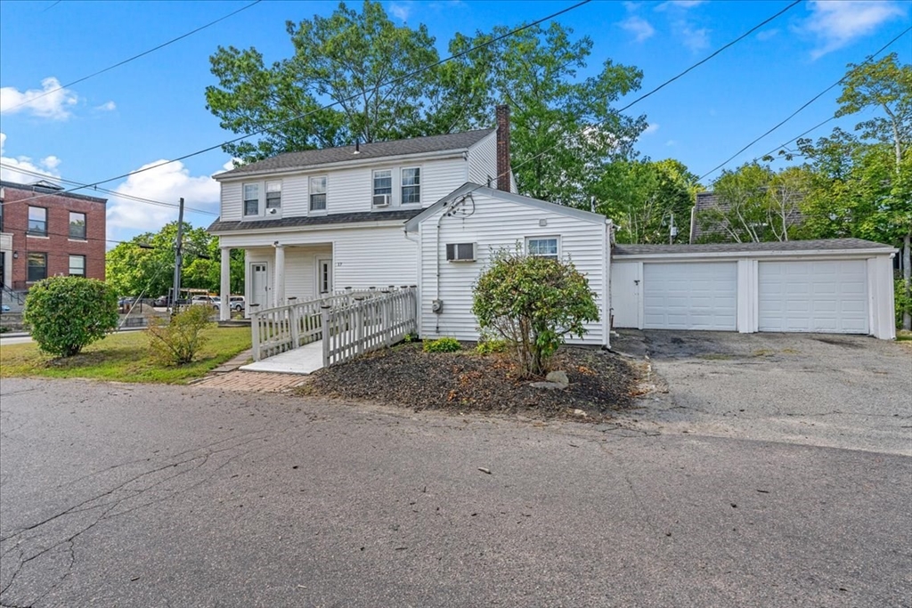 17 North Ave in Rockland