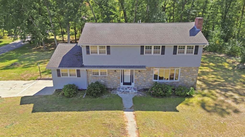 15 Maplewood Rd in Tewksbury