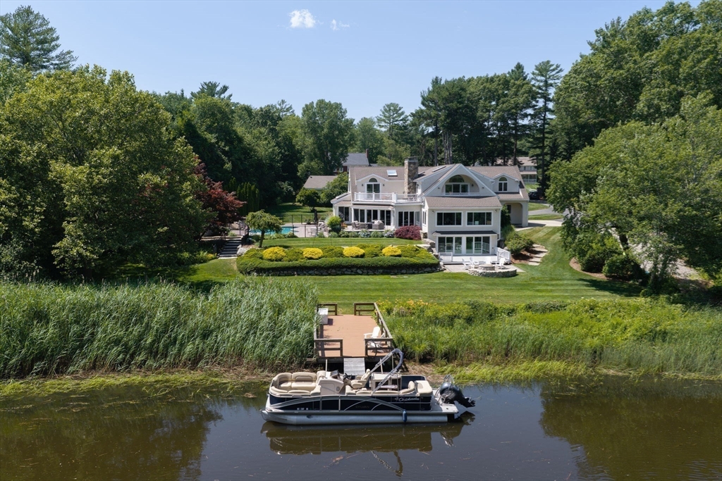 112 River Rd in Hanover