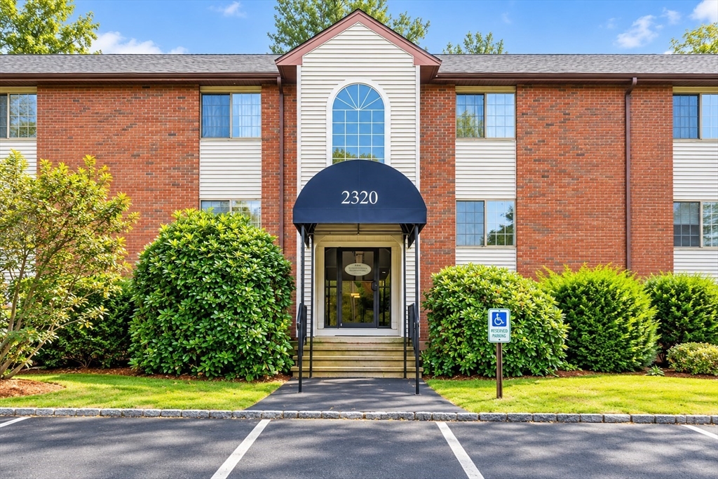 2320 Skyline Dr #18 in Lowell