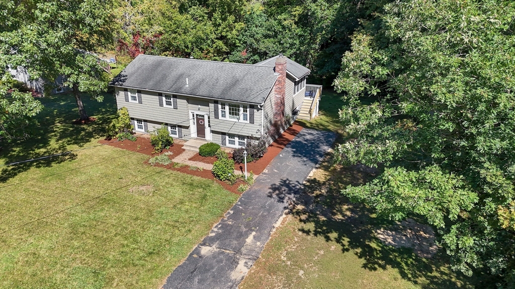 7 Hickory Dr in Townsend