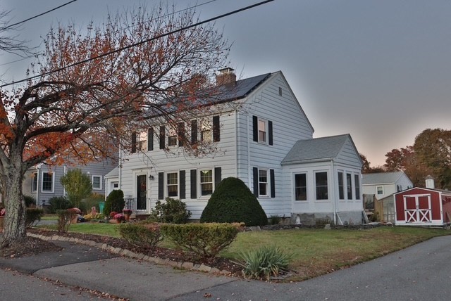 28 Cobb Ln in Lynn