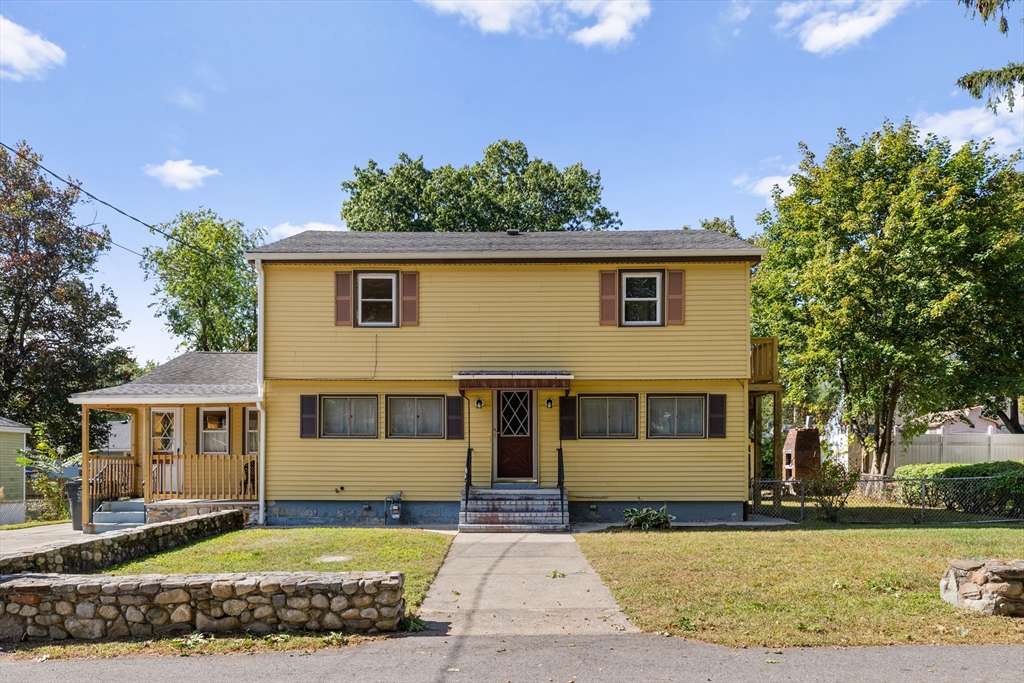 316 Emery St in Dracut