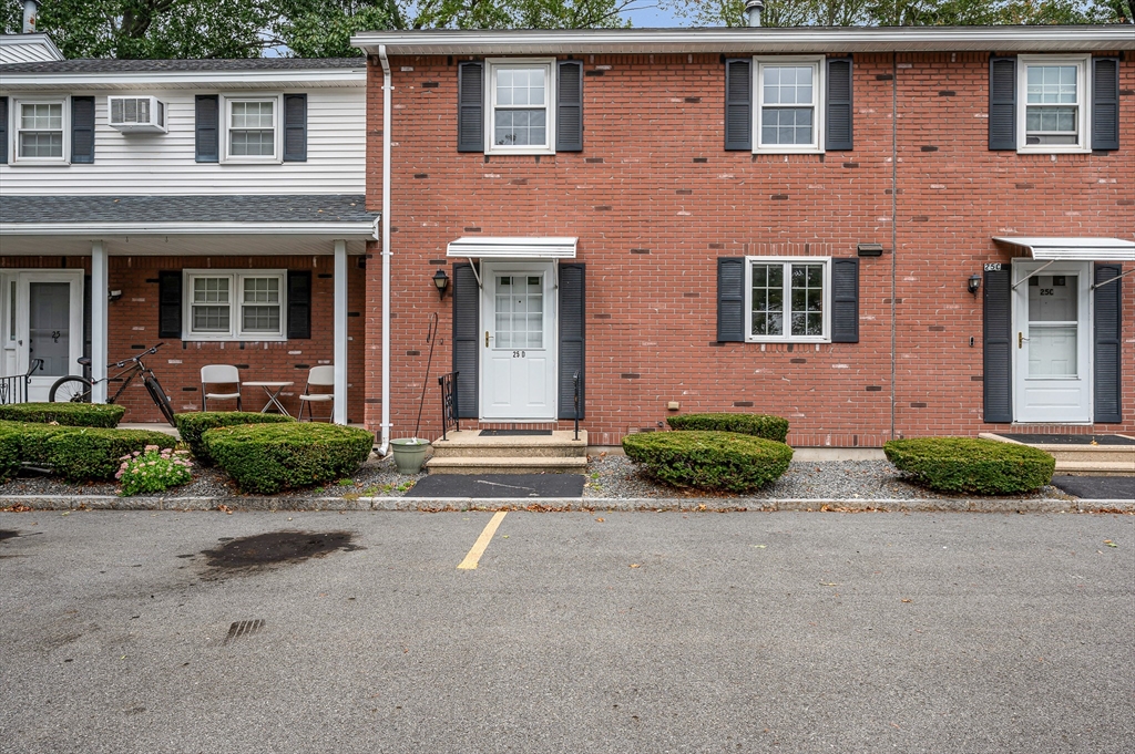 25 Oak St #D in Methuen