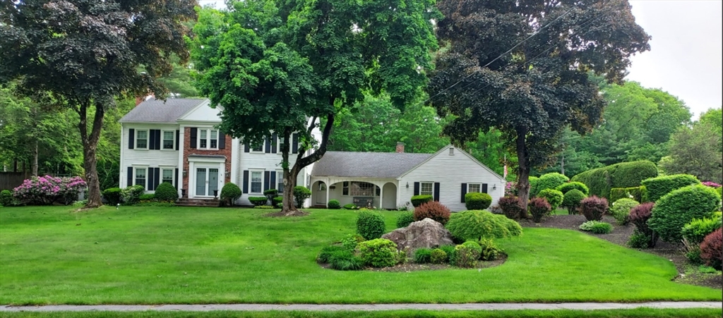 14 Huntingdon Rd in Lynnfield