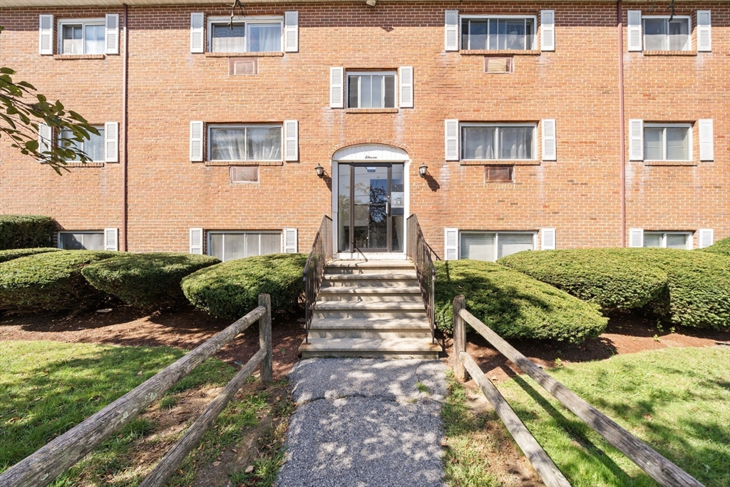 11 Glen Ave #28 in Chelmsford