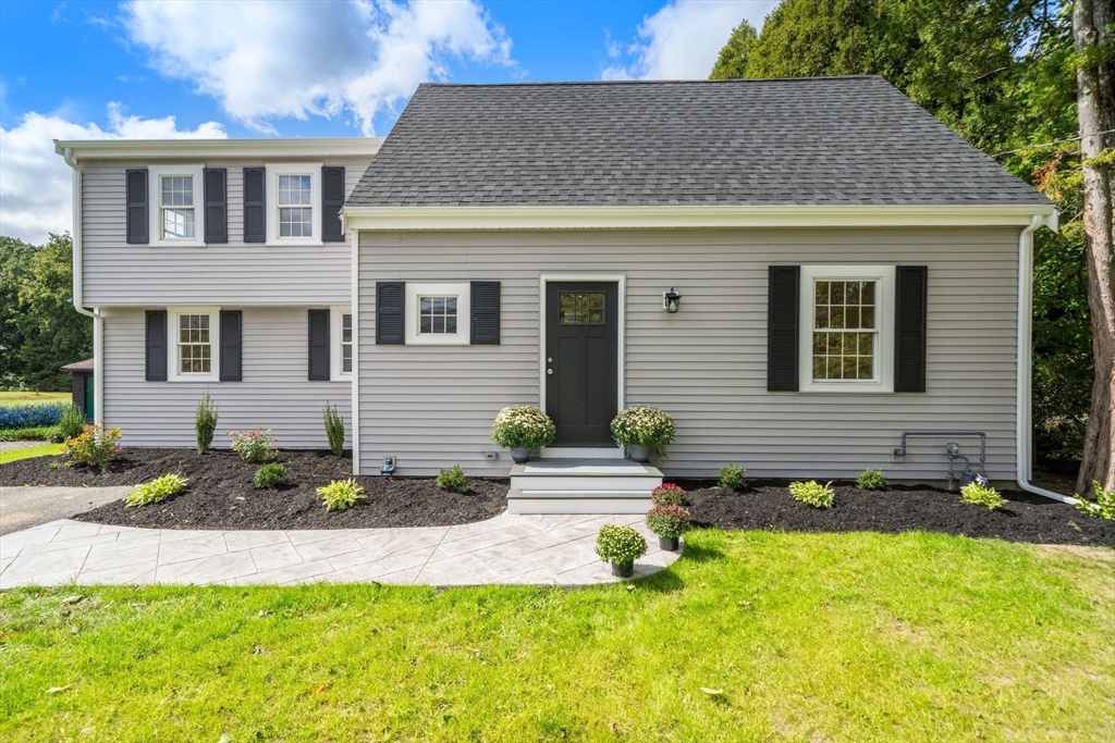 547 Turnpike St in South Easton