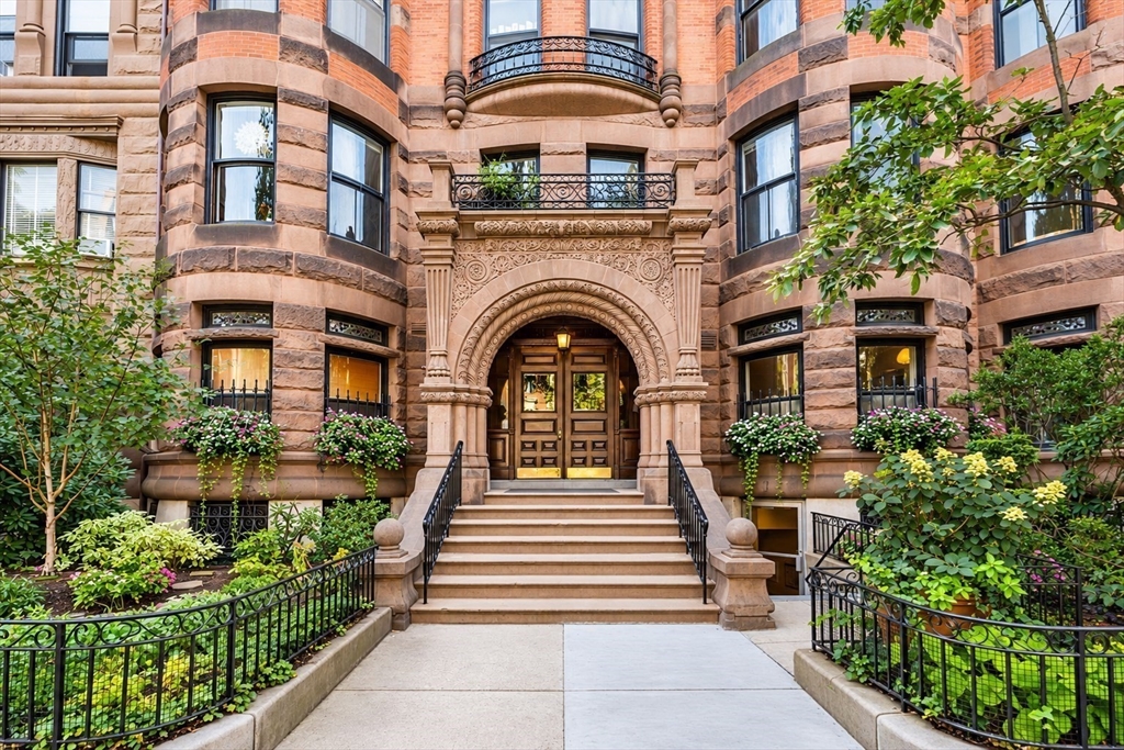 259 Beacon St #4 in Boston