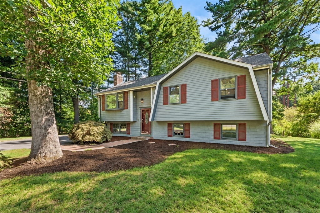 10 Jason Cir in North Attleboro