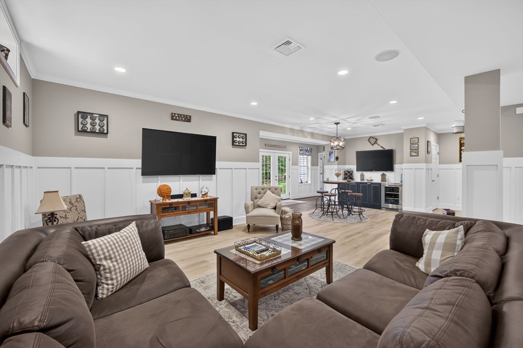 11 Saddleback in Plymouth