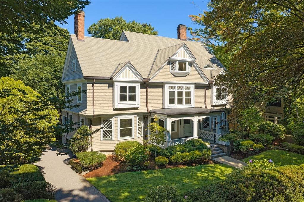 115 Dean Rd in Brookline