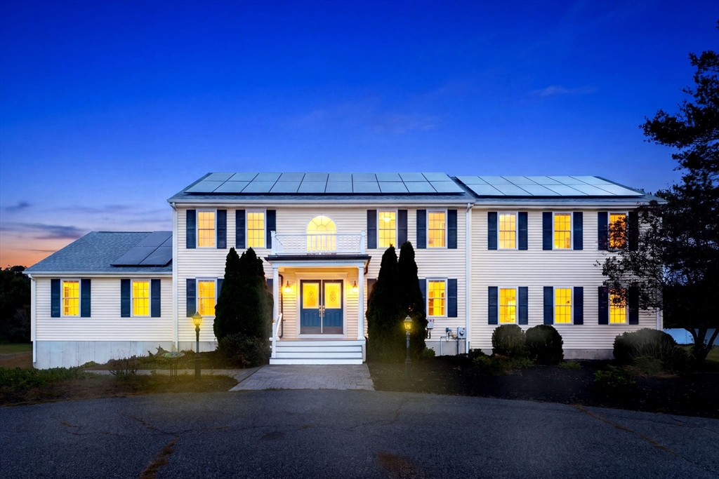 27 Charles Ave in Uxbridge