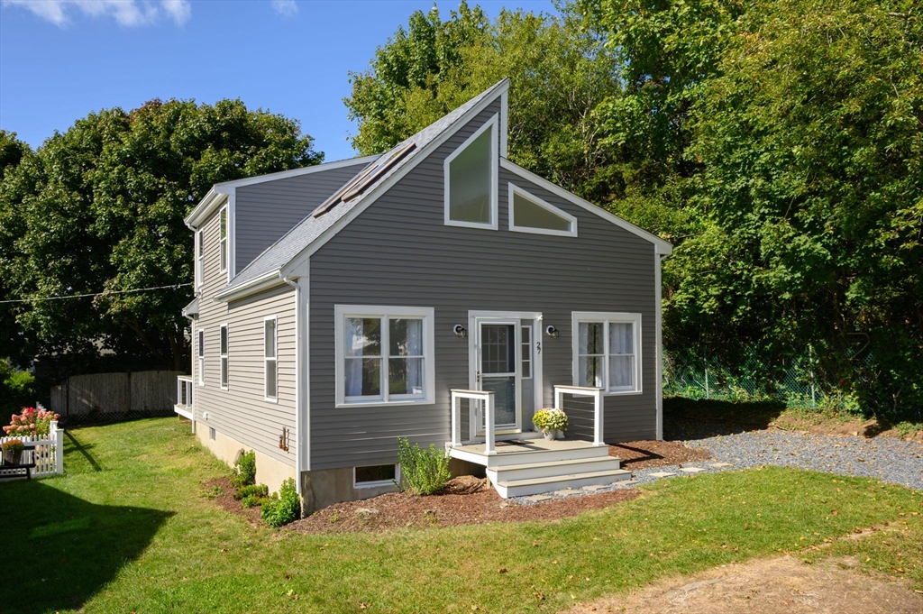 27 Abington Ave in Plymouth