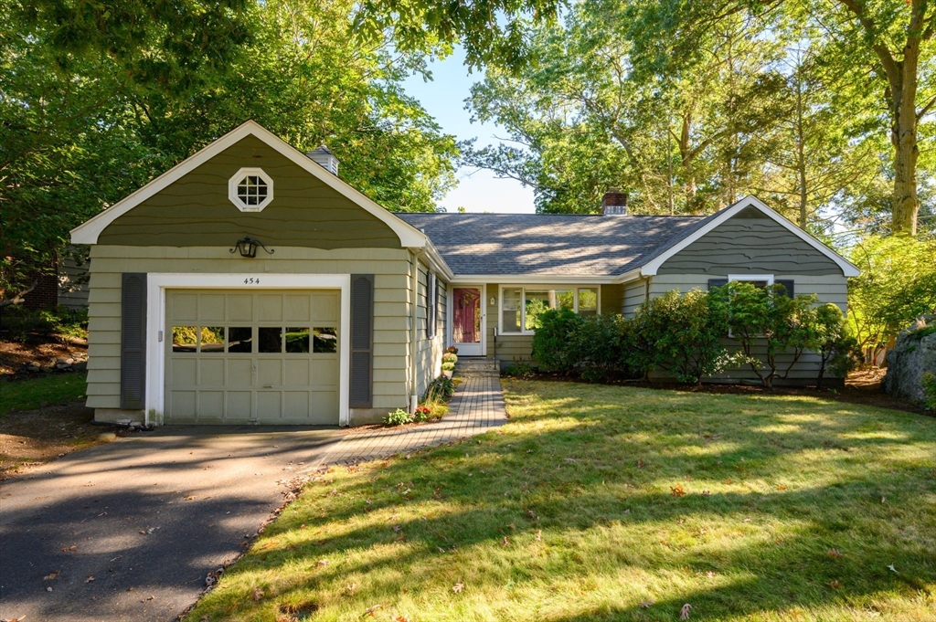454 Eliot St in Milton