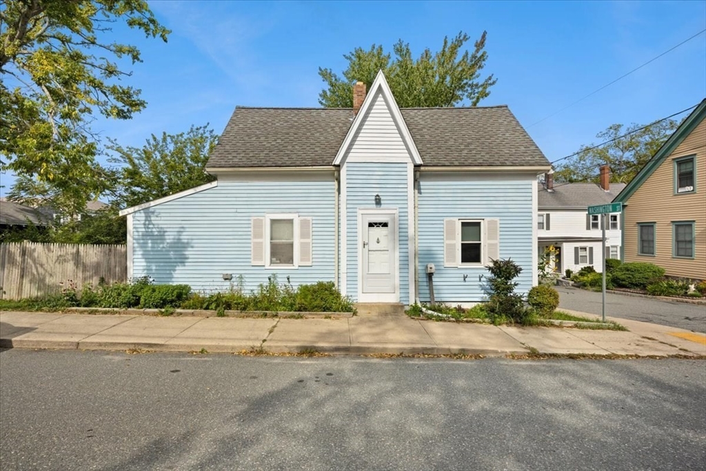 28 Mayflower St in Plymouth