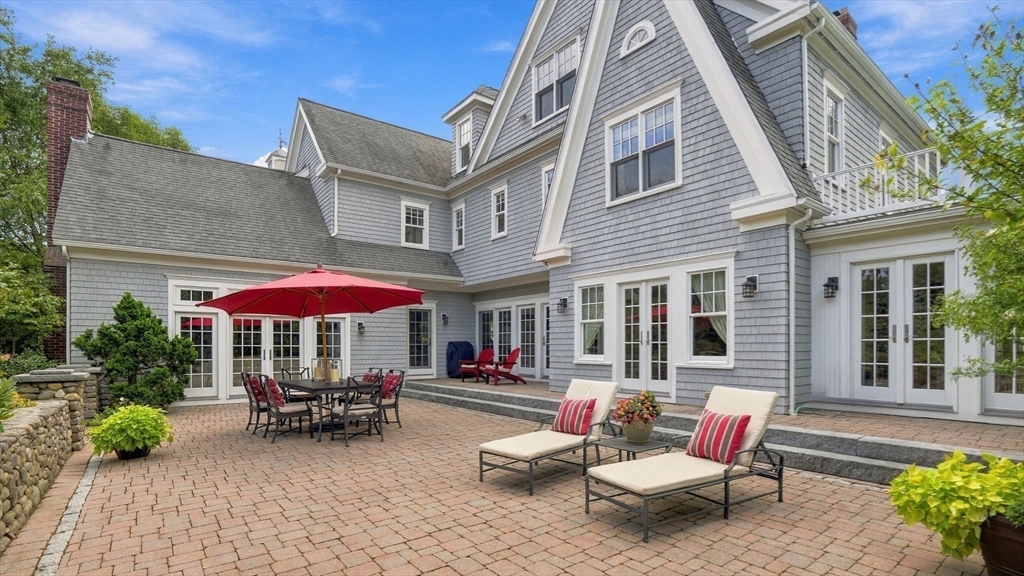 180 Surplus St in Duxbury