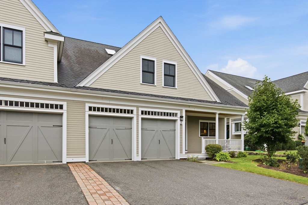 38 Green Meadow Dr #38 in Reading