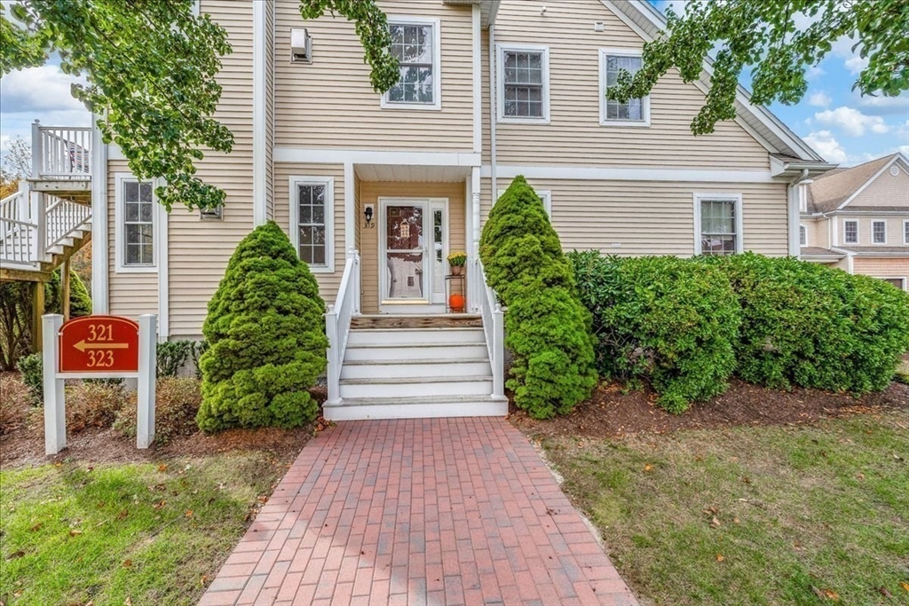 319 Hampton Way #319 in Abington