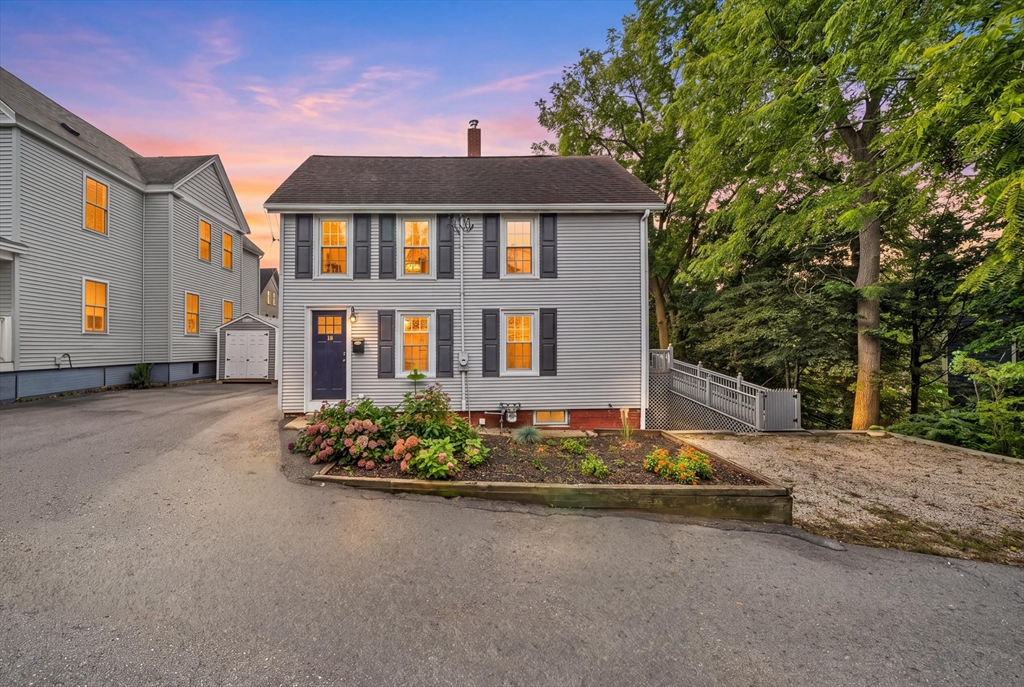 15 Lincoln Ct in Amesbury