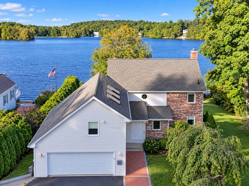 49 Singletary Rd in Millbury