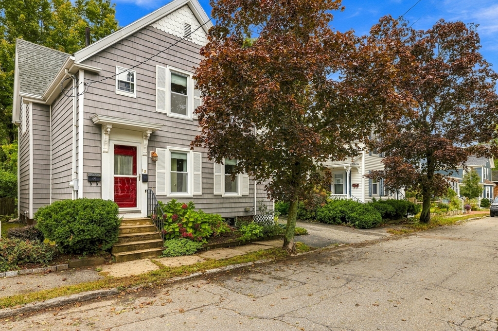 12 Collins St in Newburyport
