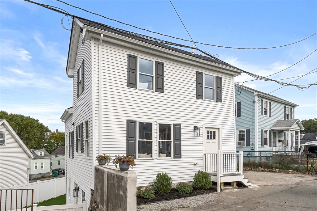 11 Hovey St in Woburn