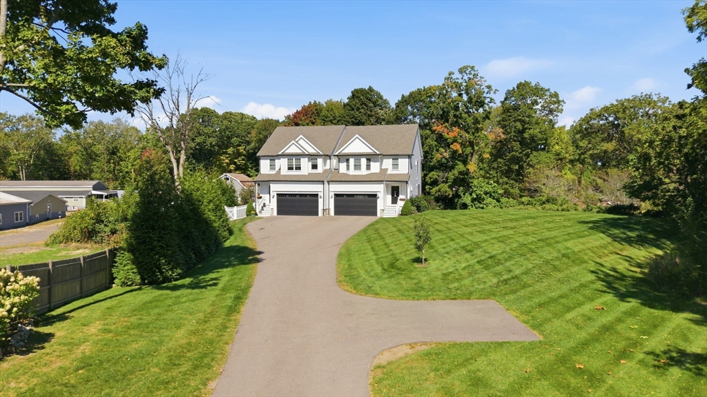 1093 Washington St #1093 in Holliston
