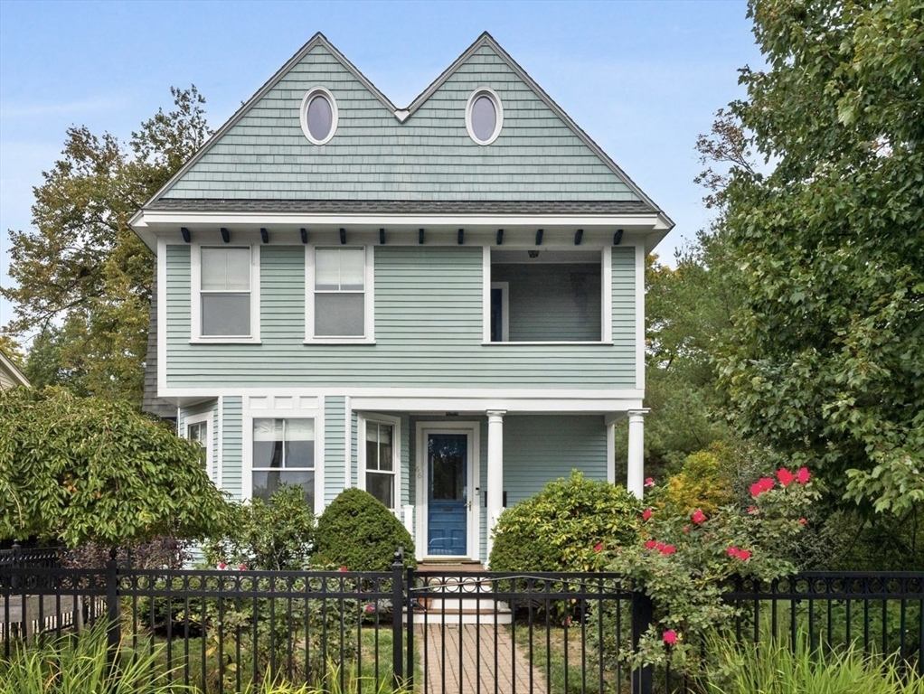 66 Belknap St in Concord