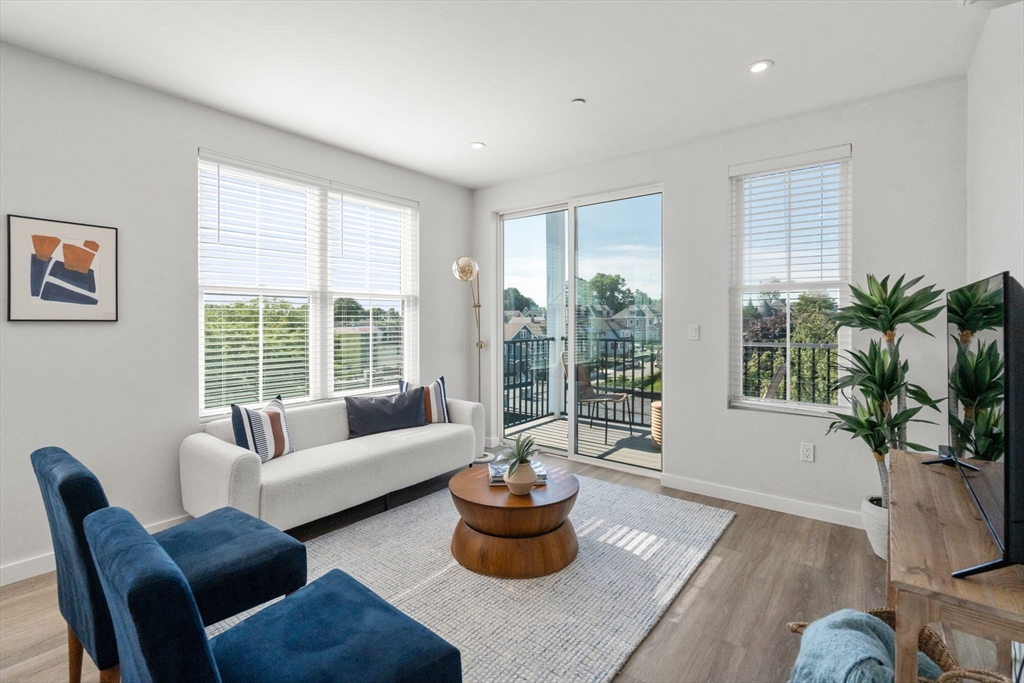 10 Somerset #307 in Winthrop